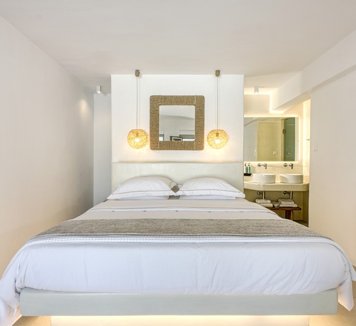 DELUXE ROOM POOL/JACUZZI VIEW