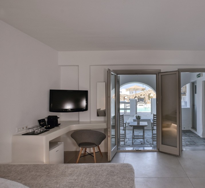 SUPERIOR ROOM POOL/JACUZZI VIEW